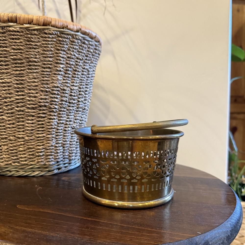 Vintage Brass Planter Pot Ornate Cutout Design Folding Handle Candle Key‎ Holder